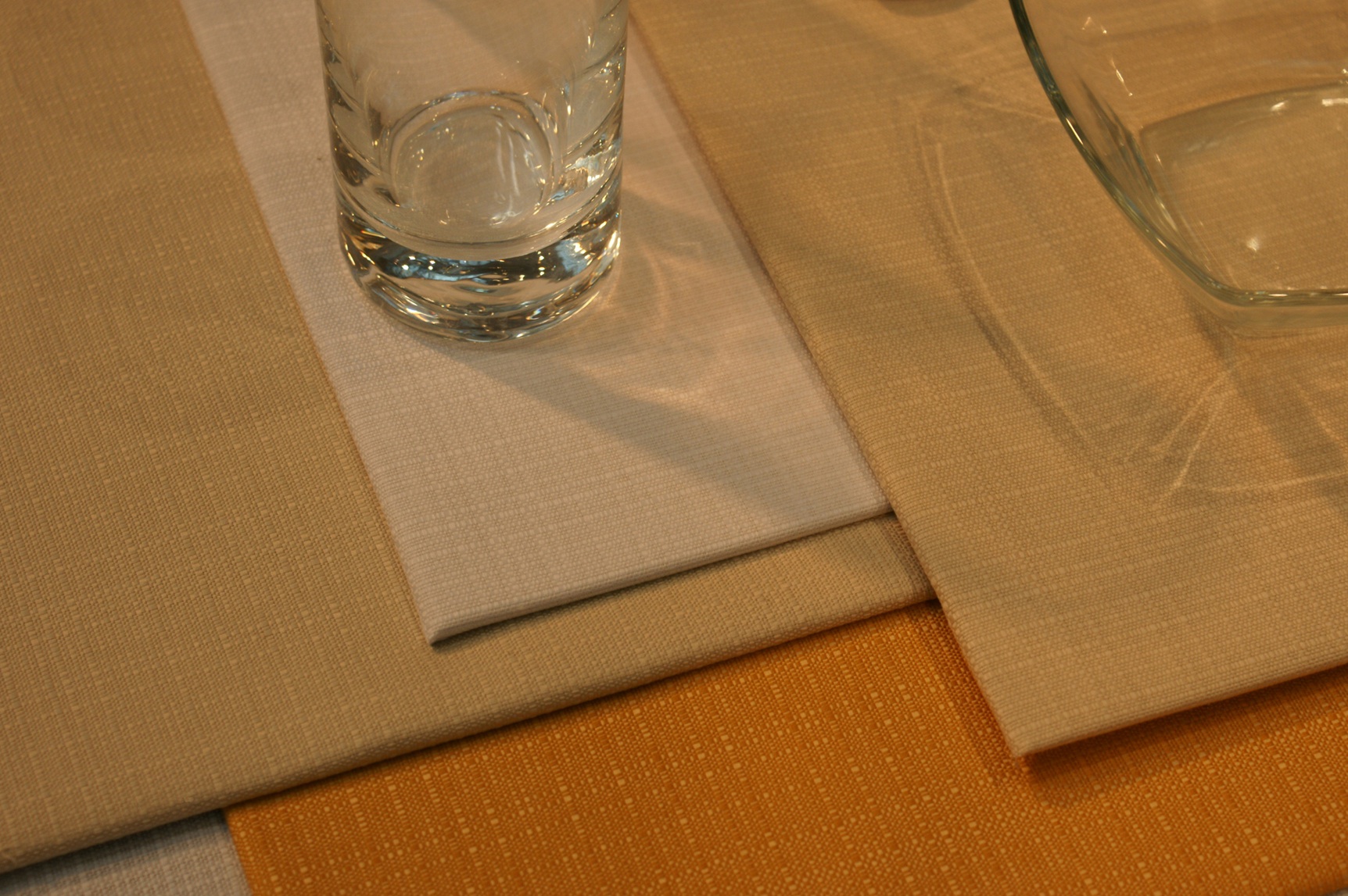 Namizni program - Pričarajte pozitivno vzdušje ob kosilu ali večerji.